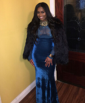 Blue Velvet + Blue Lace = Recipe for a queen. Look from @adorenique via Instagram.