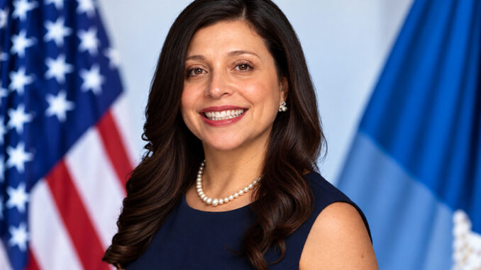 Official-Portrait-with-American-Flags