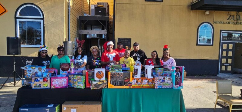 Adonis Expose’ King Zulu 2017 continues to spread holiday cheer and give back to the community, where over 1000 toys were collected and donated to Zulu’s Toys for Tots and were distributed by the organization to children across the city.